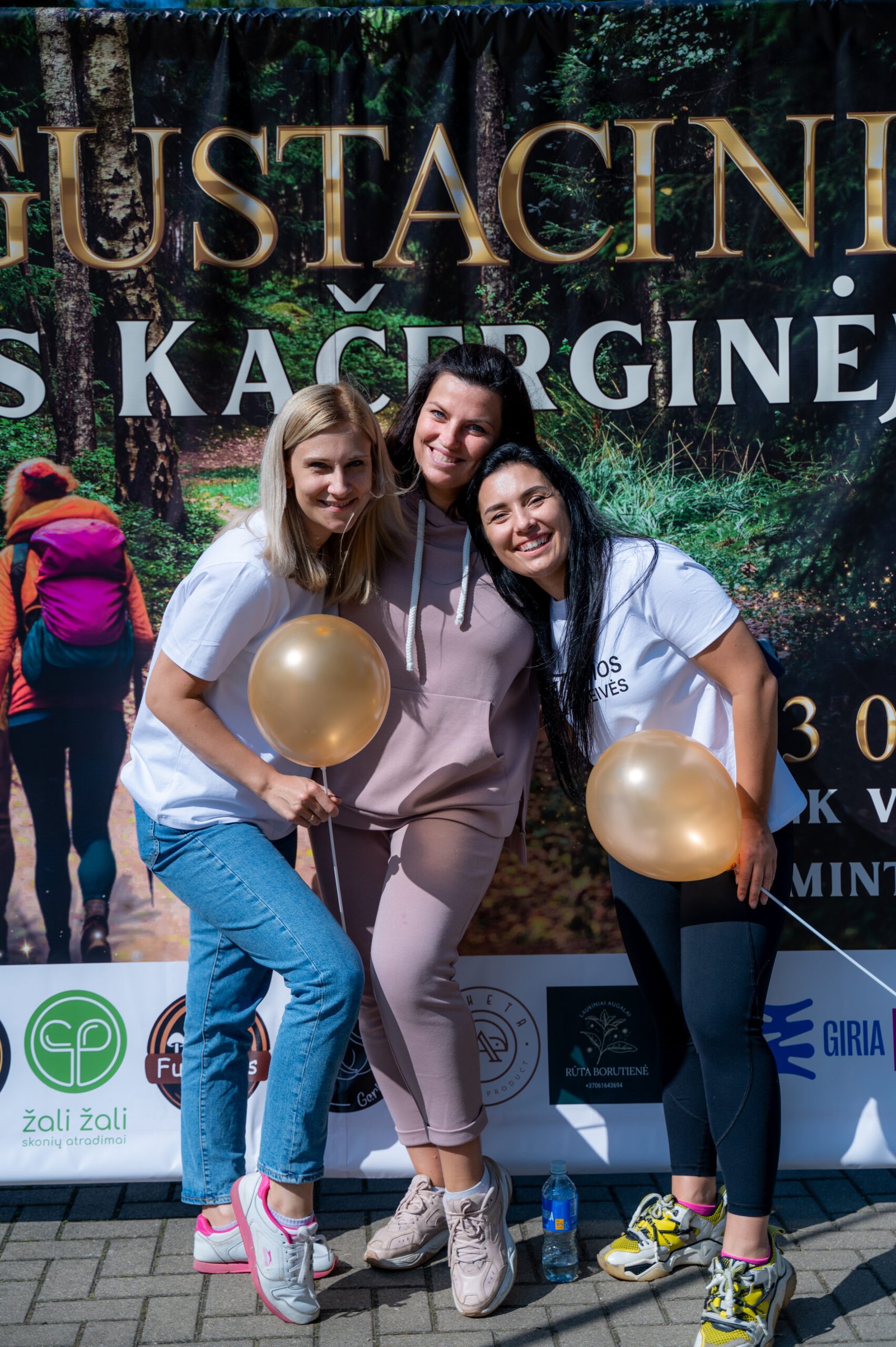 Mamos žygeivės komanda degustaciniame žygyje